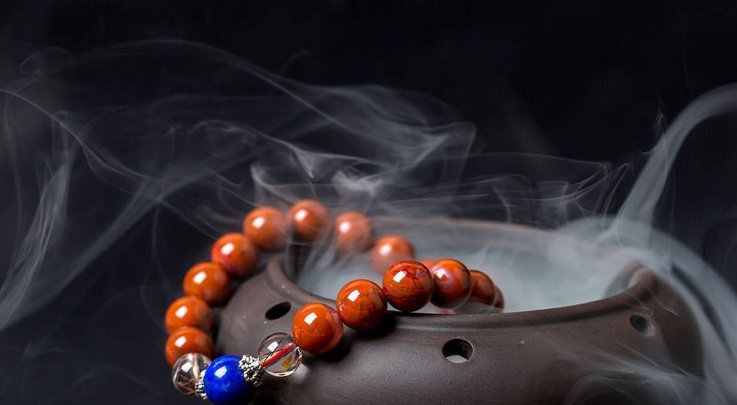 变色|南红为啥会变色?该怎么去保养?