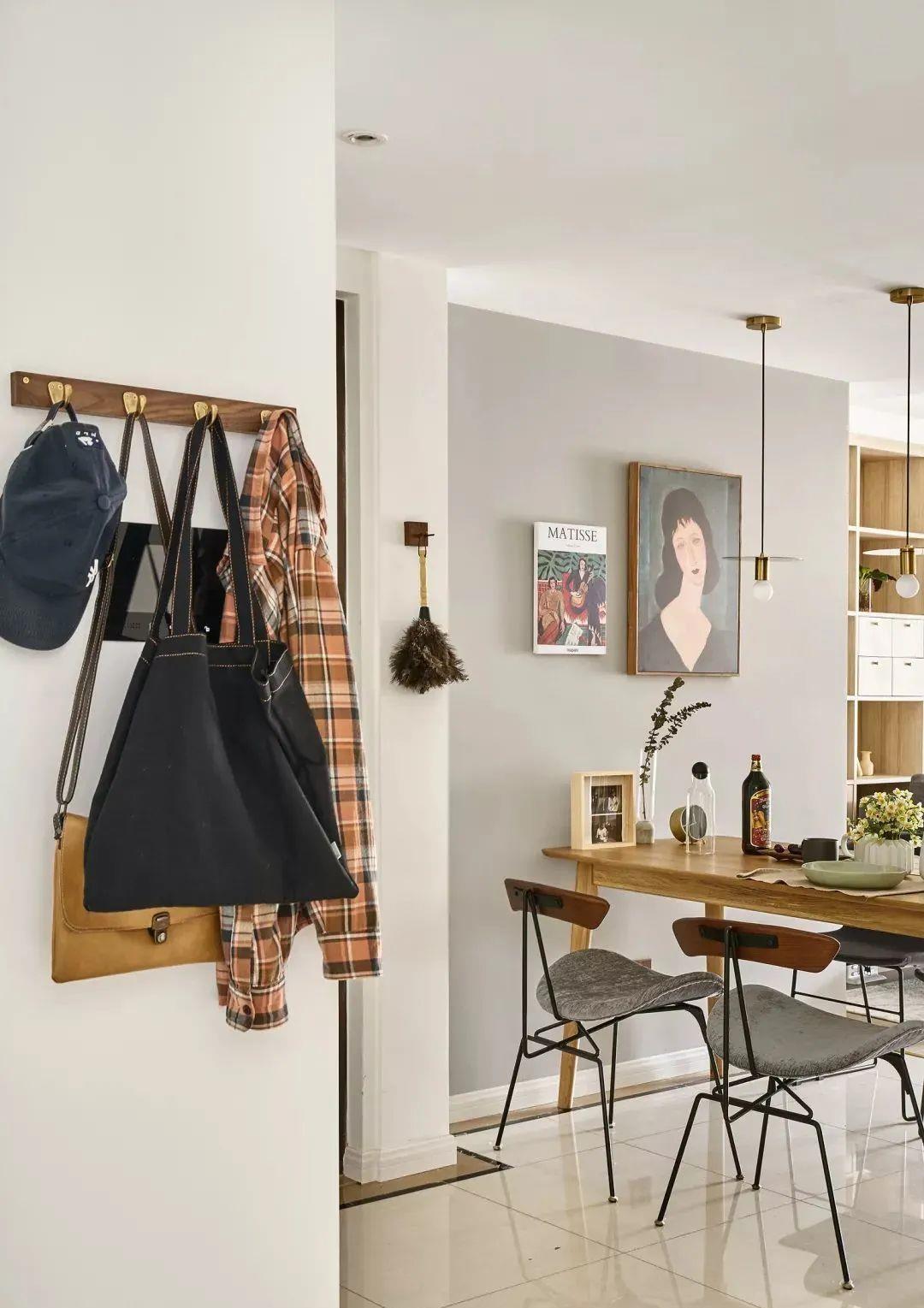 搭配|87㎡现代简约家居,一整面沙发墙做书柜,真心漂亮又实用!