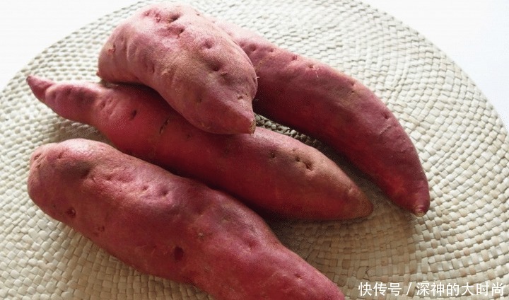  上桌|入秋后，这菜再便宜也要吃，烙一烙5分钟上桌，香味浓郁又顶饱