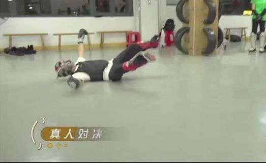 李泽锋 咏春不能实战11岁女孩KO武打演员这档综艺再为传武正名