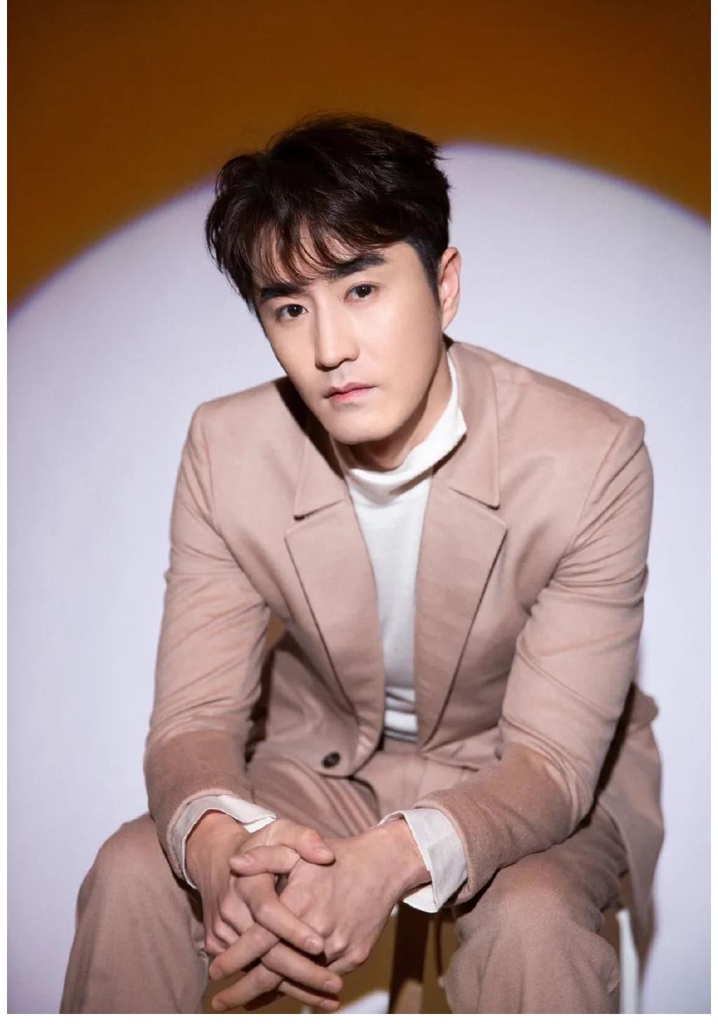 实力主持被高层打压?陈伟霆忙送礼?许凯搭上景甜?杨玏分手了?姨太问答