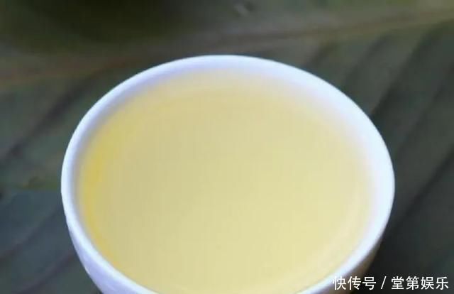 蒸馒头别再放酵母了,只需加一瓶“饮料”,不仅馒头更白,还更香