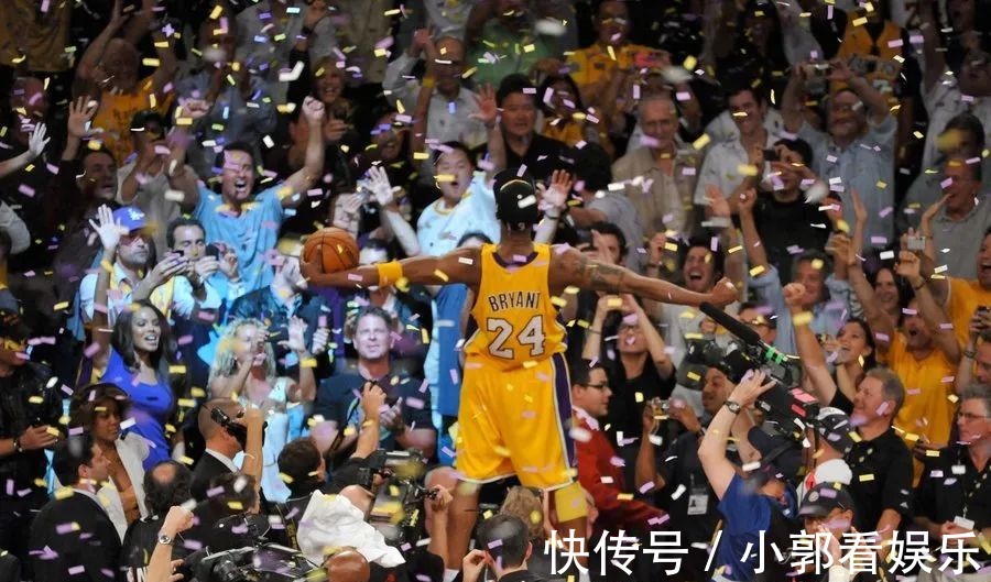 a23 致敬科比!耐克Zoom Kobe 5黑武士开箱,简直帅呆了!