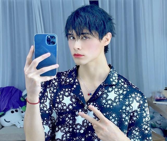 快本|利路修《快本》路透曝光,熟悉的羞澀笑容,一如既往特立獨(dú)行