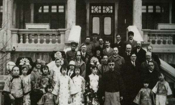 最终|晚清最美皇后婉容，因为她妃子和皇帝闹离婚，最终结局凄凉