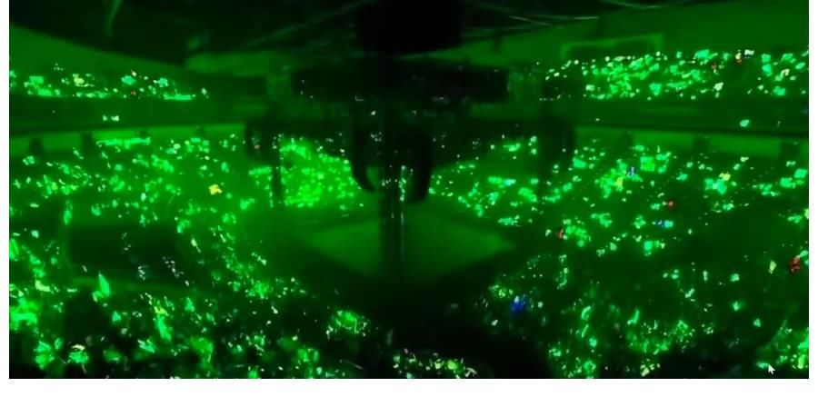 樂華|王一博綠海撐起樂華演唱會(huì)！僅四分鐘曝光量16億，主持人靠他暖場(chǎng)