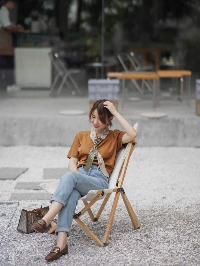 穿搭|秋天想穿出高级感，这几种搭配颜色方法得学会，能让你又飒又美