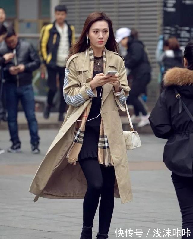 围巾 秋冬休闲风穿搭,长款风衣+格子围巾,优雅大气尽显高级时尚感!