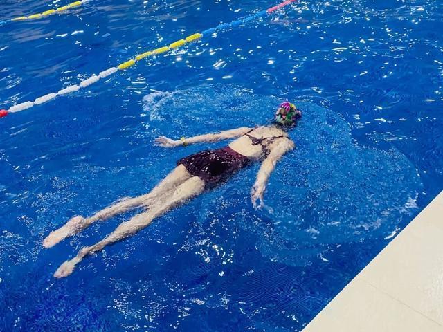 这些事|怀了两胎都没长妊娠纹？孕期三阶段做好这些事，花肚皮远离你