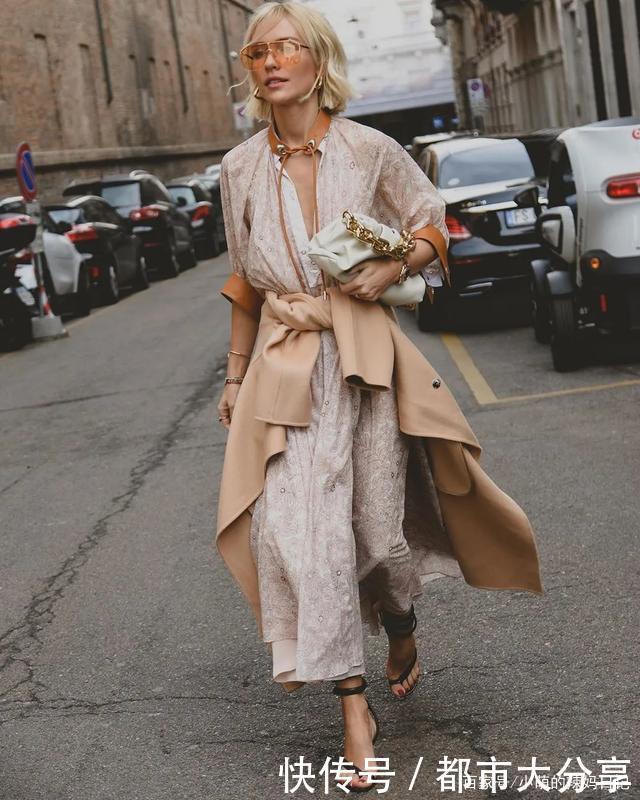 小白鞋过时了,今年流行这些鞋,不闷不勒,特适合“脚大”的女人