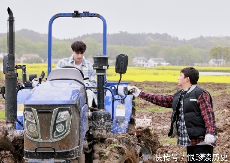 《向往5》嘉宾拍合照,本以为张艺兴主动让C位,原来只是个误会