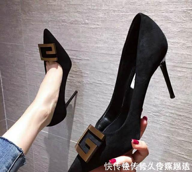 高跟鞋vs厚底鞋,同样显高,对我们身形修饰截然不同