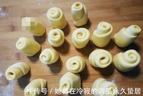 面团|红薯独特做法,加一个鸡蛋,不用烤箱,女儿说比买的面包还好吃