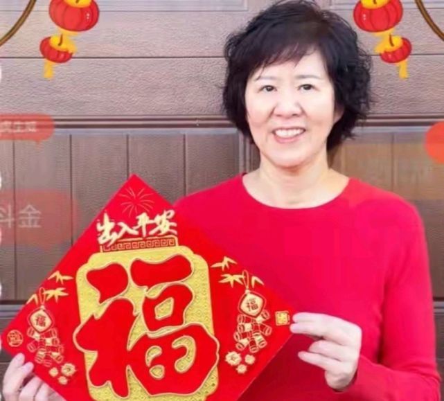 祝福|女排球员教练送祝福！郎平端庄李盈莹懂得感恩，强力主攻浓妆艳抹