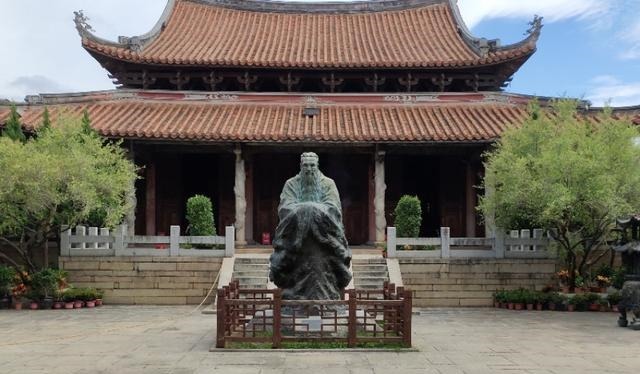 贺知章|李白努力一辈子,追不上24岁的张九龄,也追不上36岁的贺知章