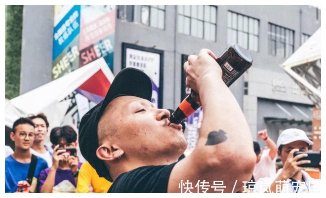 酸奶|经常喝酒的人,在喝酒时,提醒:这几种食物尽量不要吃