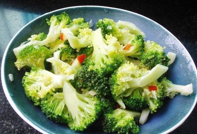 女人别太节俭多吃6种美食，补充胶原蛋白，效果胜似护肤品