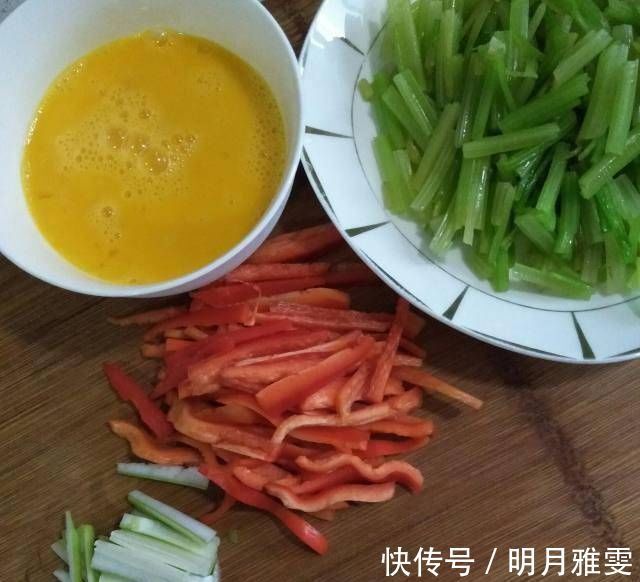 香味|香芹炒鸡蛋,入口充满了香味,很嫩,大人小孩都喜欢