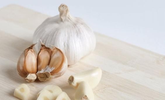 长芽|吃不完的大蒜容易长芽教你1“妙招”,1年都不会坏掉,太实用