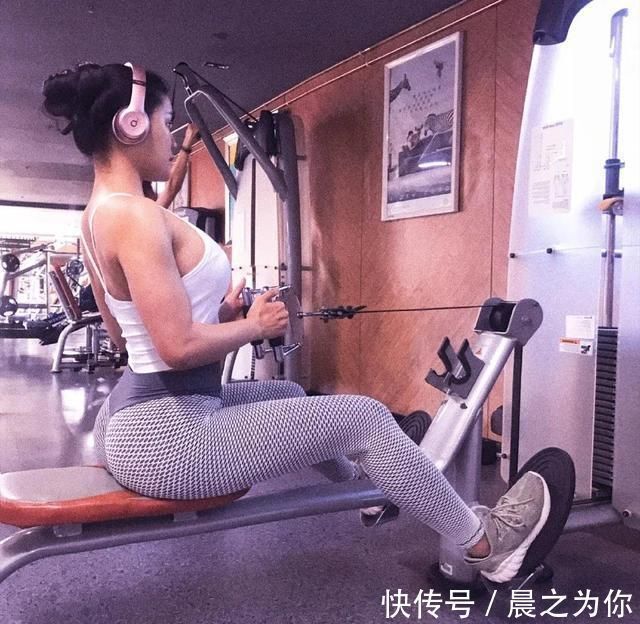 健身|谁说中国女生练不出翘臀？她坚持运动健身，塑造完美身材曲线！