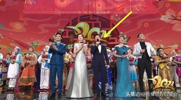 牛年春晚零点报时出误差，任鲁豫力挽狂澜完美救场