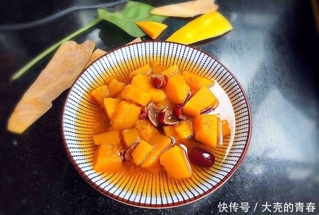 入冬后,女人常喝这碗汤,脸色红润、气色佳,营养媲美阿胶!