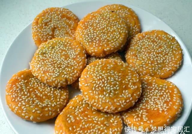  吃美|红薯饼好吃有技巧，做法简单软糯香甜，出锅女儿吃美了