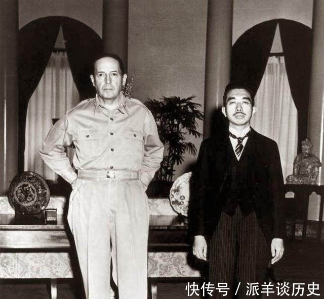 脊柱|日本天皇拍照有1规定：绝对不能拍侧身照，他们是否有何不为人知的秘密？