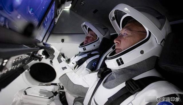 两名宇航员升空后无法直奔空间站轨道飞行18个小时，对接需手动