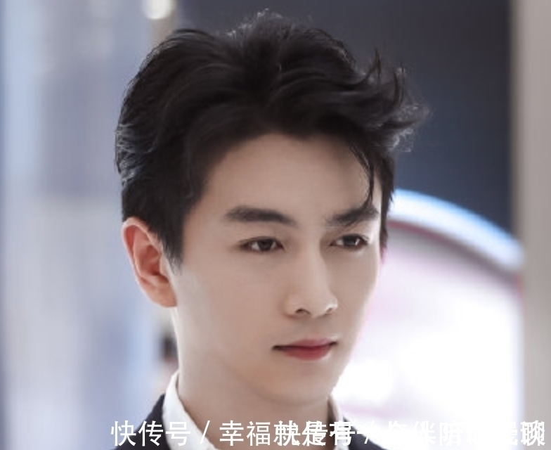 活动照|陈晓出席活动照流出,路人滤镜下瞬间变漫画脸,请美颜放过帅哥吧