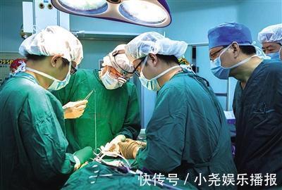 纤纤|6岁女童胃里抽出一斤脓液,夏季有些水果像毒瘤,你还敢给娃吃吗