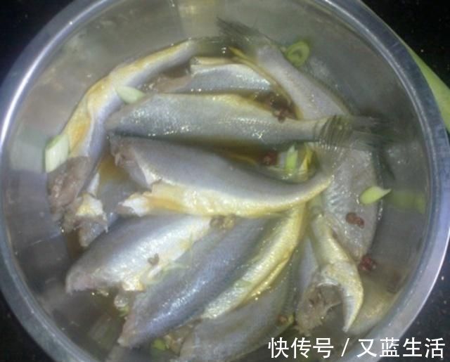 小黄鱼|炸小黄鱼时,别只懂裹粉老厨娘说多加这一步,外酥里嫩,不腥