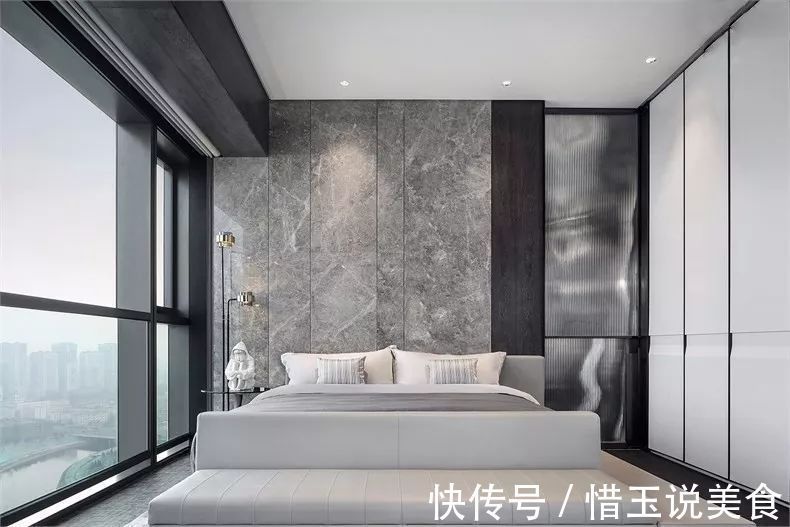 卧室内|还在买衣柜现在流行“挖墙”装衣橱!