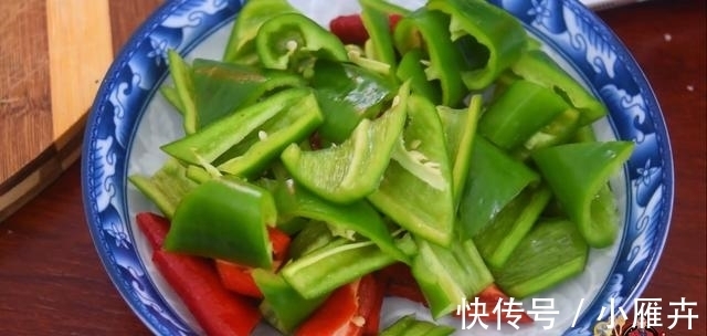 美味|番茄炒辣椒最好吃的做法,简单美味又下饭,看看你喜欢吃不?