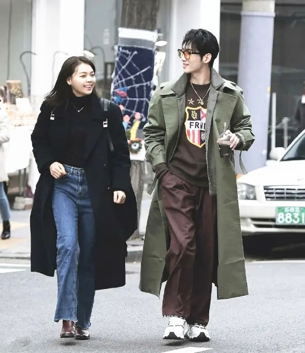 牛仔裤|韩国街头穿搭盘点 三大主流演绎简约时髦风