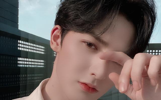 节目|朱正廷节目中谈恋爱观,耿直发言逗笑全场,却遭伊能静吐槽太直男