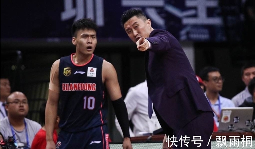 杨鸣|4分钟轰出15-3,差8分换3阵,教练提前握手,CBA联赛你看懂了吗?