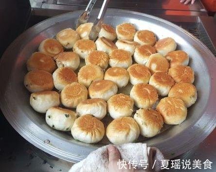“水煎包”到底先煮还是先煎很多人做错了,难怪你做的不好吃