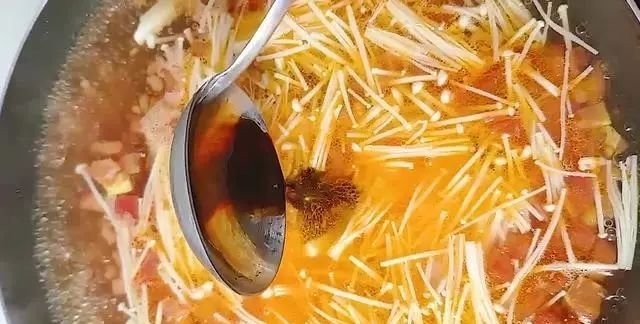 1块豆腐,1粒西红柿,天冷时隔几天就得做,饭前喝碗暖心又暖胃