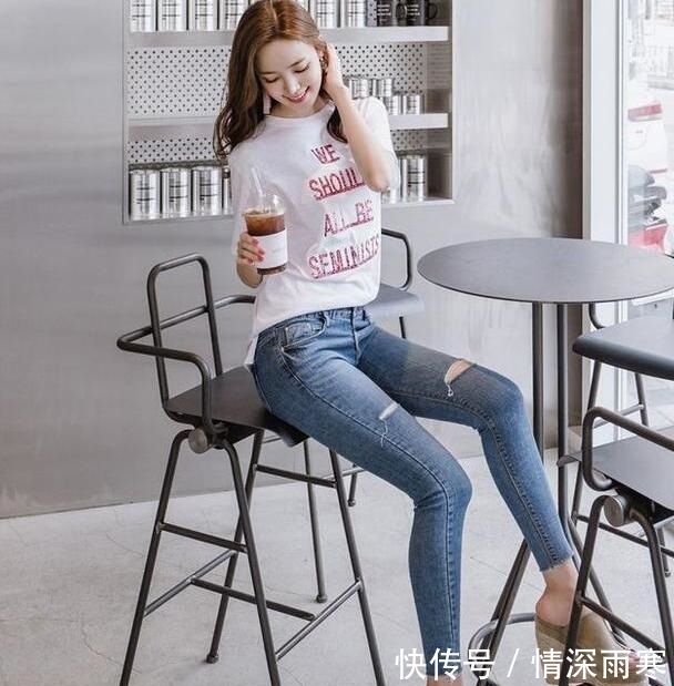 时尚穿搭:紧身牛仔裤展现女神气质,显瘦好搭配!