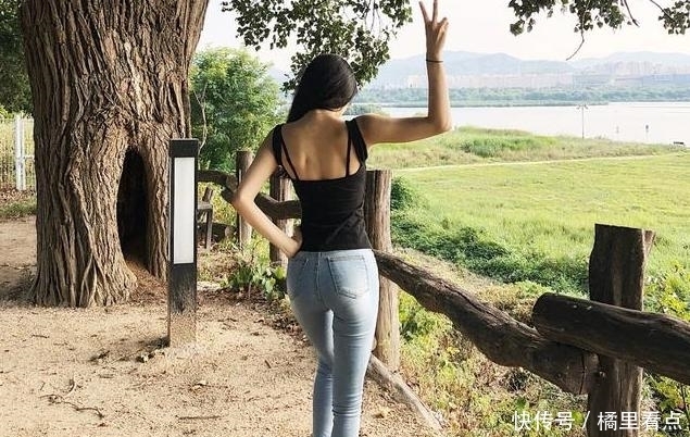 多样|牛仔裤美女:丰富多样的牛仔裤,优雅又很显动人气息