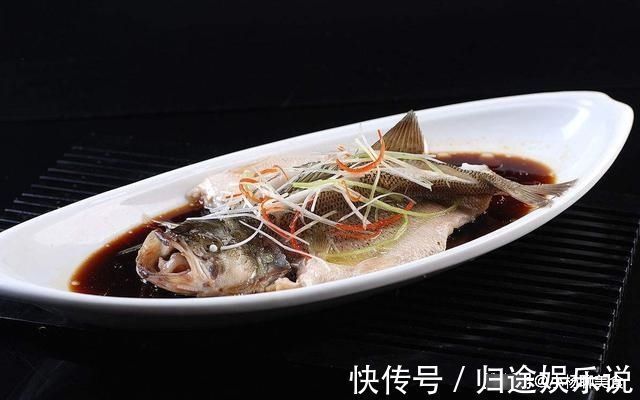 两个错误|油泼鲈鱼时,不要犯两个错误,做出的鲈鱼才能又鲜又嫩还不腥
