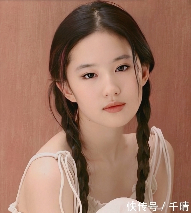 特征 天生“带妆脸”的女生,多半都有4个特征,素颜状态照样美!