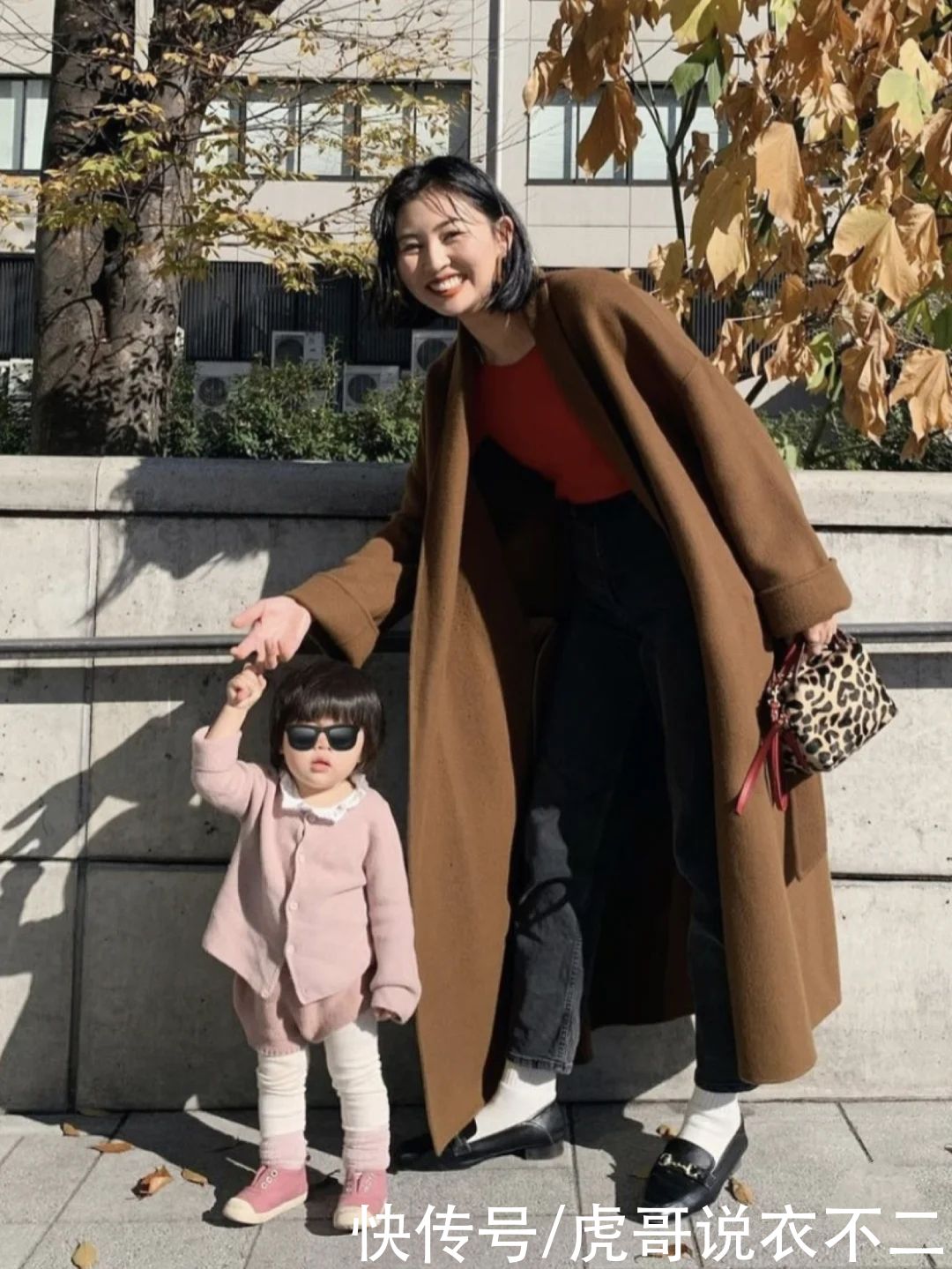 日本圆脸宝妈真会穿，冬装时尚实用又显瘦，带娃也能貌美如花