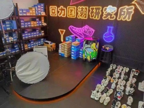 时尚|回力爆款出圈,看老品牌如何“抖”出新花样