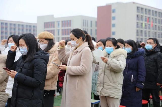 震撼！七千多人共同见证华中师范大学附属息县高级中学这一历史性时刻