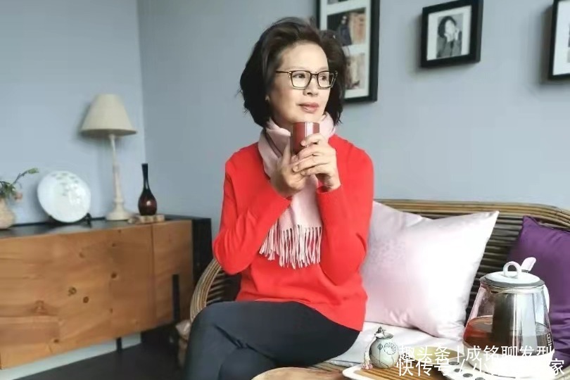 五六十岁的女人,过年烫发建议选这三款发型,时髦减龄又好打理