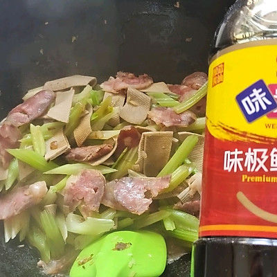 味达|芹菜豆片炒腊肠