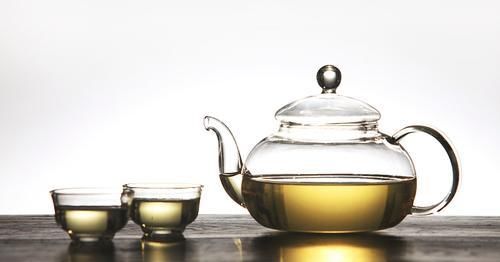 女人想要保持年輕狀態，可用3樣東西泡水喝，延緩衰老，更加年輕