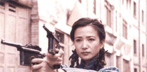 中国真正的“双枪老太婆”,隐姓埋名当保姆,34年后才显露身份!